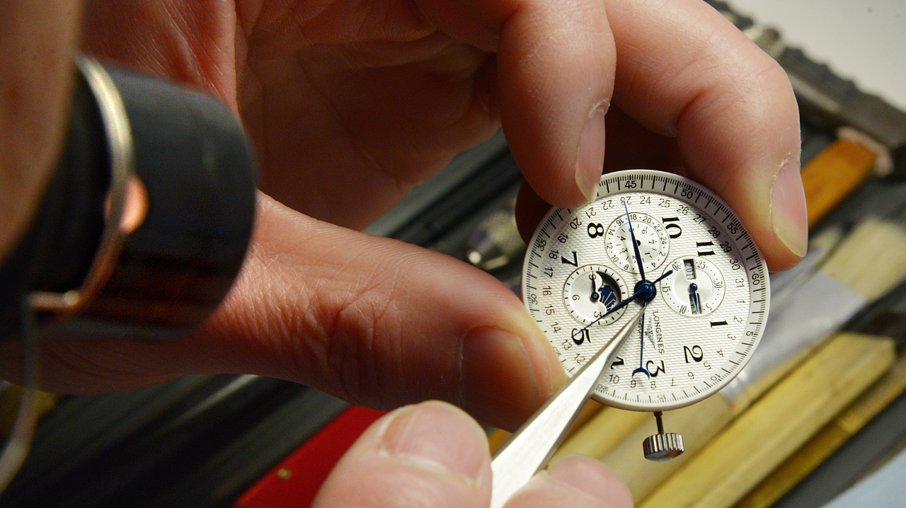 浪琴手表售后维修点（浪琴表针走时过快）