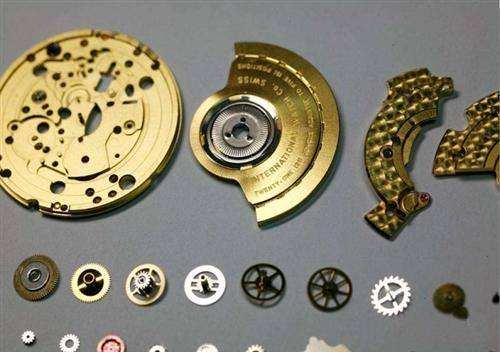 浪琴手表售后维修点（浪琴清洗表油）