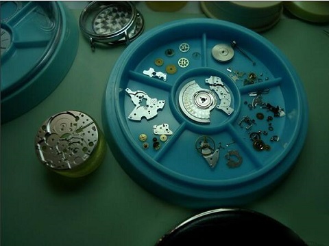 浪琴售后维修服务中心（浪琴进水汽）