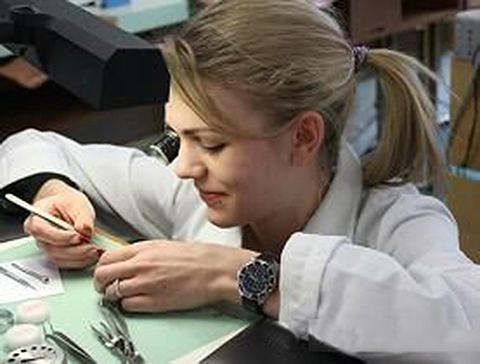 浪琴售后电话（浪琴清除表内灰尘）